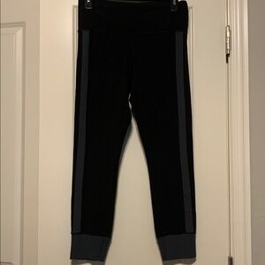Athleta Black Elation Rib Trim 7/8 Tights Sz M
Excellent Condition